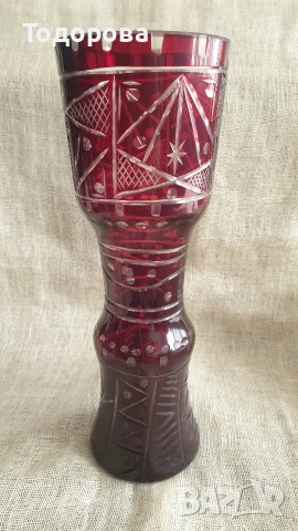 Ваза от червен кристал -Бохемия, снимка 6 - Антикварни и старинни предмети - 54088561