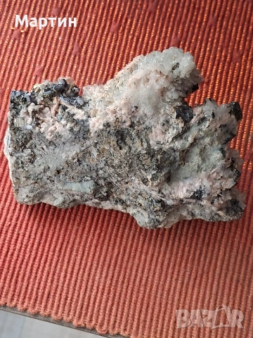 Находище от мина с множество кристали