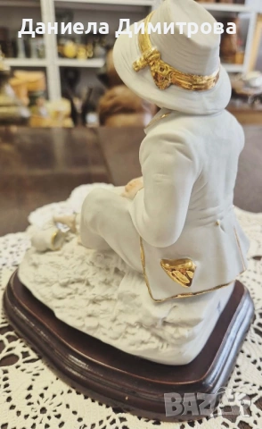 Порцеланова фигура, Capodimonte, снимка 5 - Статуетки - 54176061