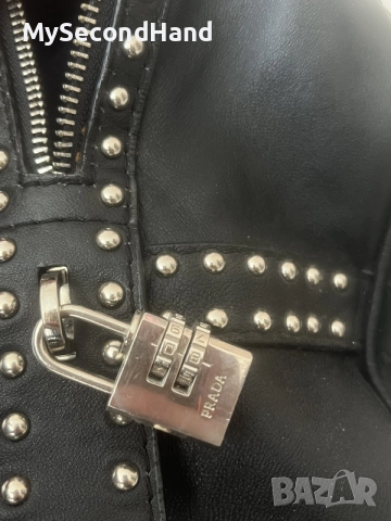 Prada оригинална кожена чанта, снимка 5 - Чанти - 56403514