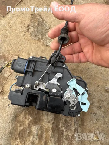 Задна дясна брава врата Шкода Октавия 2 Skoda Octavia ll, снимка 3 - Части - 49902282