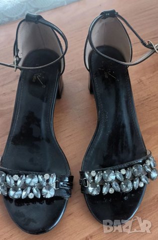 Дамски отворени обувки. Номер 37, снимка 1