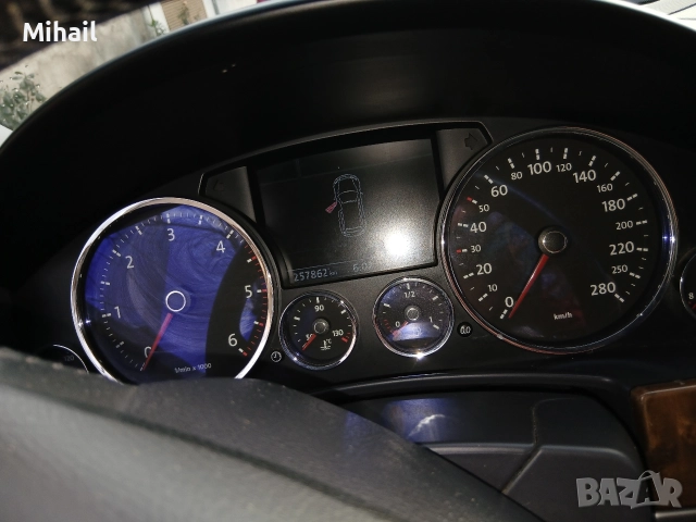 продава се Volkswagen Touareg V6 CDI, снимка 8 - Автомобили и джипове - 52692393