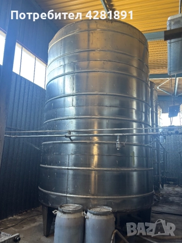 Съдове от неръждаема стомана (16000 литра -12 бр/25 000 литра 12 бр / 50 000 литра 2 броя/ и още 