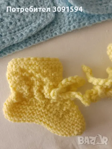 Ръчно плетено елече и терлици  ,  изплетено от качествена прежда, снимка 10 - Жилетки и елечета за бебе - 48113290