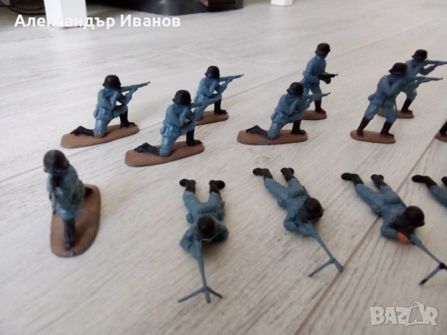Лот стари,пластмасови войници от ВСВ. 1970-те г., снимка 13 - Колекции - 51891971