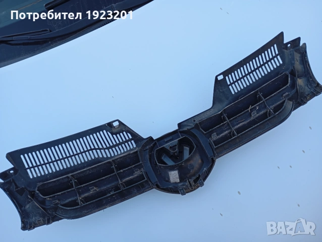 Решетка с емблема за голф мк5 производство 2003-2008, снимка 3 - Части - 53115265