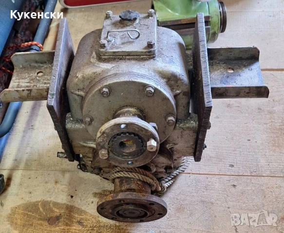 Ъглов редуктор за яхта