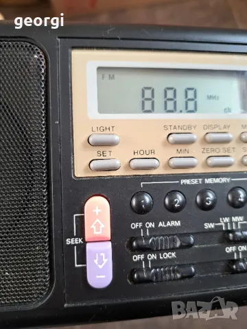 преносим радио транзистор с часовник и аларма 4/4, снимка 4 - Радиокасетофони, транзистори - 49040262