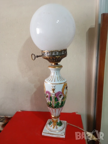Винтидж настолна лампа