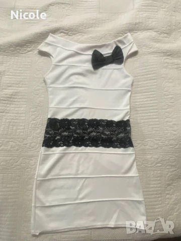 Дамска бяла рокля с черна панделка
