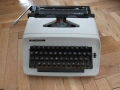 Продавам почти нова японска механична пишеща машина Chevron, снимка 1