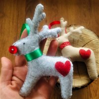 Коледна декорация / Коледна играчка за елха от филц ръчна изработка елен
