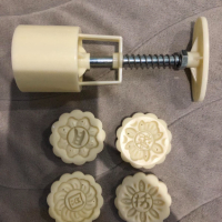 Преса за сладки с пълнеж - 4 приставки за различни модели (релефи), снимка 1 - Форми - 44575796