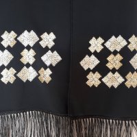 Ръчно бродиран копринен шал / scarf with bulgarian embroidery, снимка 2 - Шалове - 31345917
