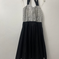 Къса разкроена рокля в черно и бяло. , снимка 1 - Рокли - 44575233