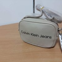 Бежова чанта Calvin Klein/SG-E75, снимка 2 - Чанти - 42902890