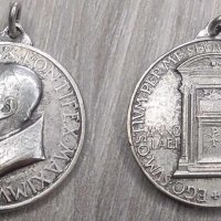 На вашето внимание два католически медала от 1950г., снимка 3 - Колиета, медальони, синджири - 42764966