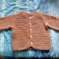 Детска плетена бежова жилетка, снимка 1 - Детски пуловери и жилетки - 38850623