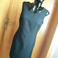 Черна къса изчистена рокля с цепка М, снимка 1 - Рокли - 26373155