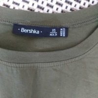 Bershka XS (камуфлажна) тениска, снимка 3 - Тениски - 29957395