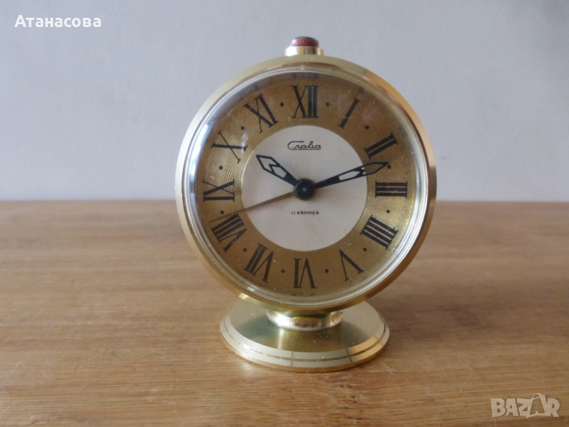 Рядък будилник часовник Слава със златист циферблат, снимка 1