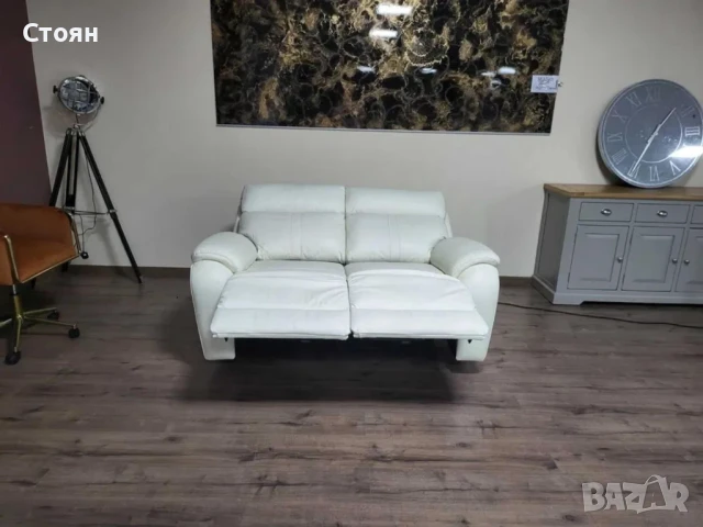 Бял кожен диван двойка La-z-boy с електрически релакс механизъм, снимка 3 - Дивани и мека мебел - 50837968