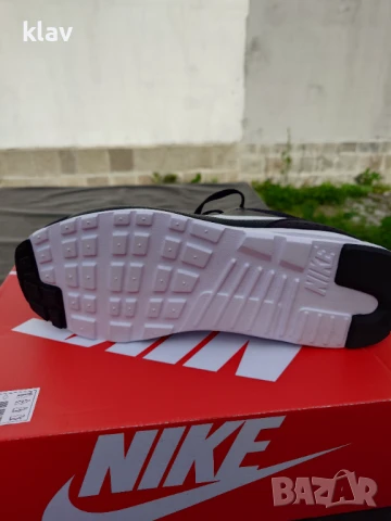 Маратонки Nike AIR MAX TAVAS 44.5, снимка 4 - Маратонки - 50488420