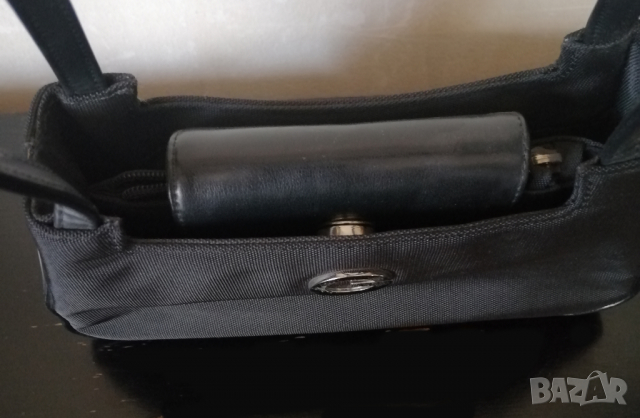 Малка дамска чанта - GUESS, снимка 4 - Чанти - 36400233