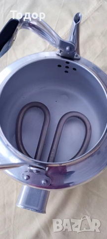 Продавам стар електрически чайник, снимка 2 - Антикварни и старинни предмети - 54293144