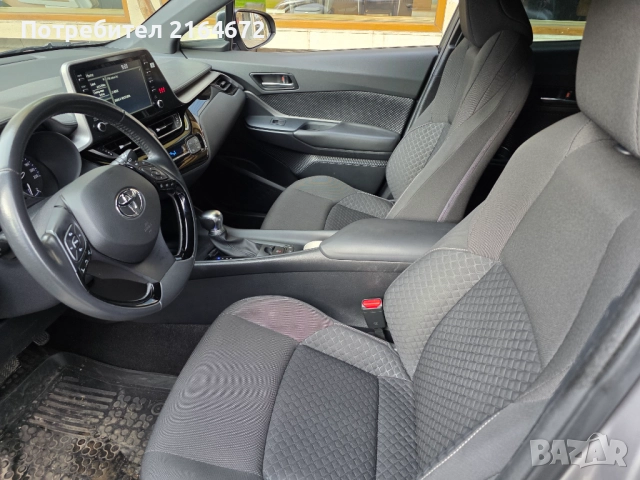 Продавам TOYOTA C-HR BENZIN 50700 KM