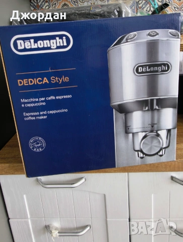 Кафе машина Delongi Dedica