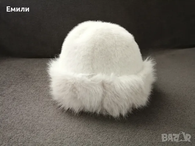 Дамска пухкава шапка в бял цвят, снимка 8 - Шапки - 48839268