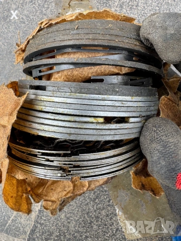 СЕГМЕНТИ ШИРОКИ 92.5 ГАЗ 23 ВОЛГА 24 ГАЗ 53 НОВИ ОРИГИНАЛНИ