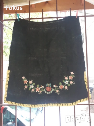 Автентична стара вълнена престилка за носия бродерия