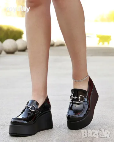 Обувки на платформа - черен лак