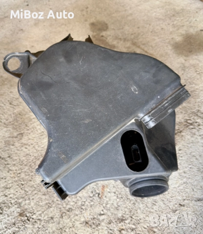 Кутия въздушен филтър BMW E90 91, снимка 2 - Части - 52236838