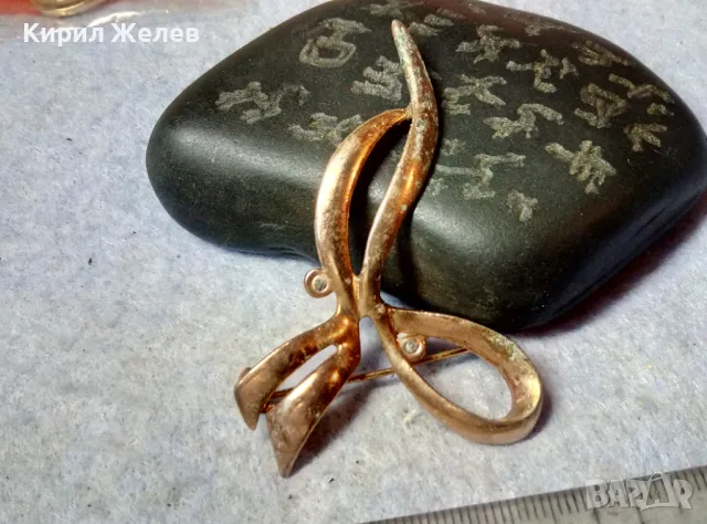 ШАРМАНТНА ПОЗЛАТЕНА АЖУРНА СТАРА БРОШКА - ПАНДЕЛКА с МИНИАТЮРНИ ФАСЕТИРАНИ ЦИРКОНИ 31903, снимка 5 - Други - 48842392