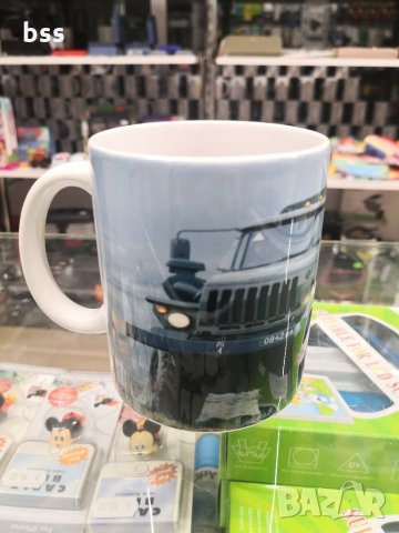 Бяла порцеланова чаша с изображение на легендарния руски камион Урал / URAL Дизайн 2