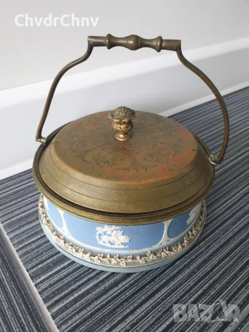 Wedgwood Jasperware 16см/син яспис/стара английска порцеланова кутия-бижутерка с бронзов капак