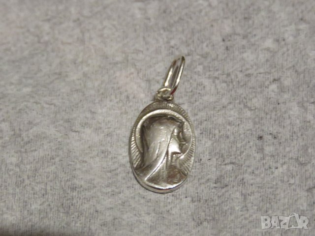 сребърен медальон, сребърно колие Молещата се Мадонна и сребърно синджирче сребро