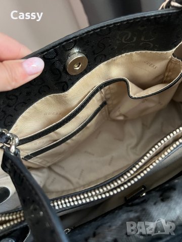 Нова дамска чанта Guess, снимка 8 - Чанти - 42919155