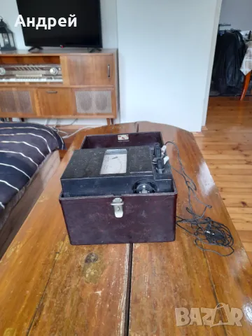 Стар мегаомметър М4100/3, снимка 2 - Антикварни и старинни предмети - 49730270