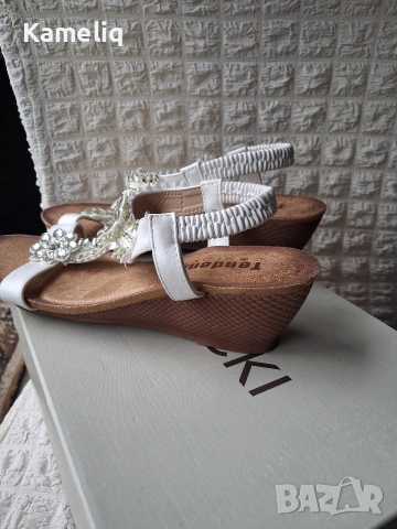 Елегантни бели сандали с камъни - Tendenz Comfort, снимка 7 - Сандали - 54032717