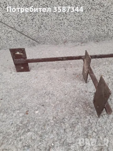 метални шини за рафтове