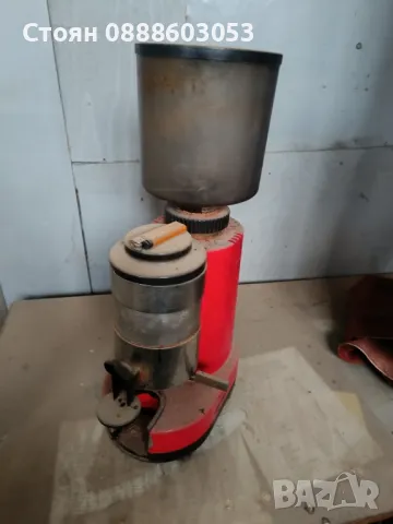 Ретро кантар и кафемелачка. тел за връзка 0888603053, снимка 3 - Антикварни и старинни предмети - 49427161