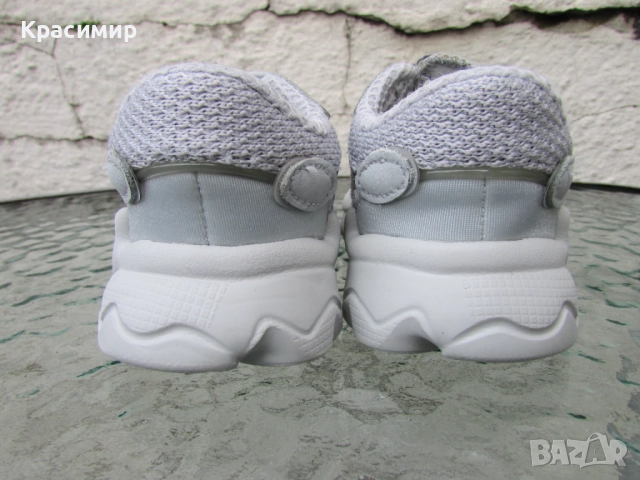 Детски маратонки Adidas Ozweego, снимка 4 - Бебешки обувки - 52507057