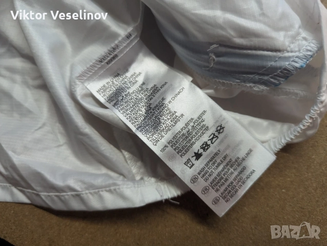 НОВО Mizuno Дамско Яке с Качулка Размер S Бяло Олекотено Ветровка, снимка 7 - Якета - 52337249