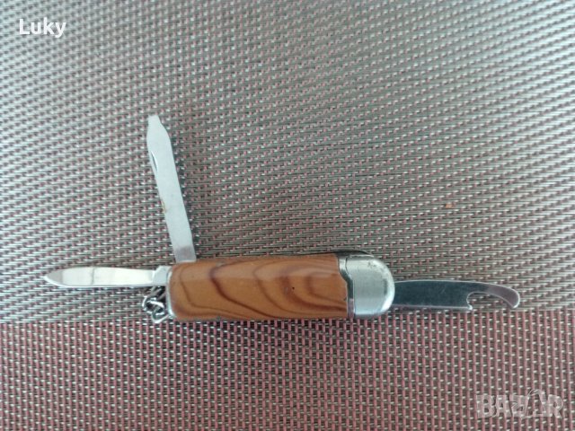 Продавам стара, уникална,колекционерска,сгъваема, ножка+запалка.