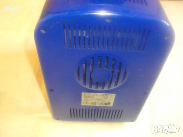 Немски мини хладилник функции изстудяване/затопляне работи на 12V и на 220V Почти нов отличен, снимка 7 - Хладилници - 51310616